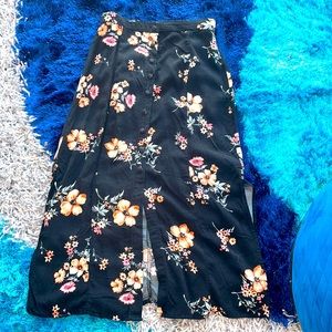 Side slit midi skirt with flowers